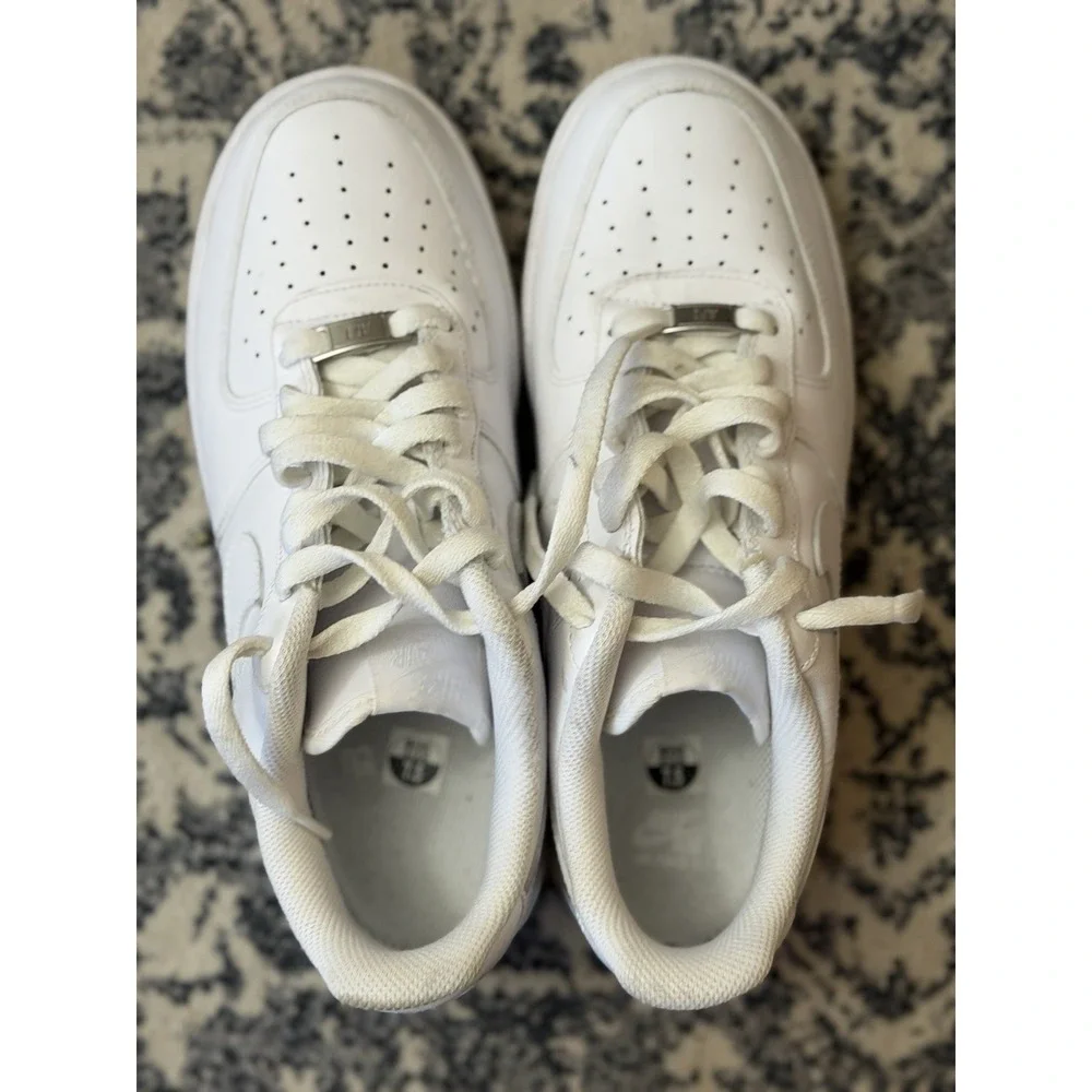 Nike Air Force 1 '07 Low Top Triple White Leather Sneakers CW2288-111 Sz 7.5